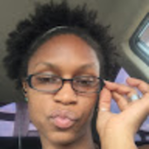 Meet your Posher, Akila - Picture 1 of 1